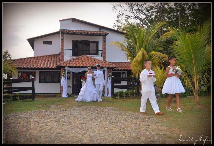 Casa Campo Emaus Caucasia Bagian luar foto