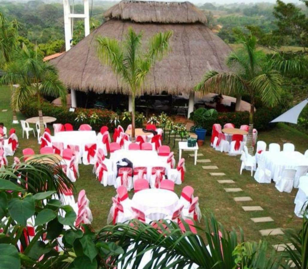 Casa Campo Emaus Caucasia Bagian luar foto