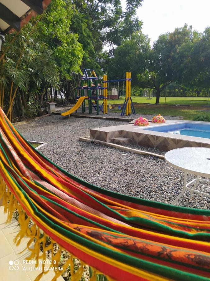 Casa Campo Emaus Caucasia Bagian luar foto